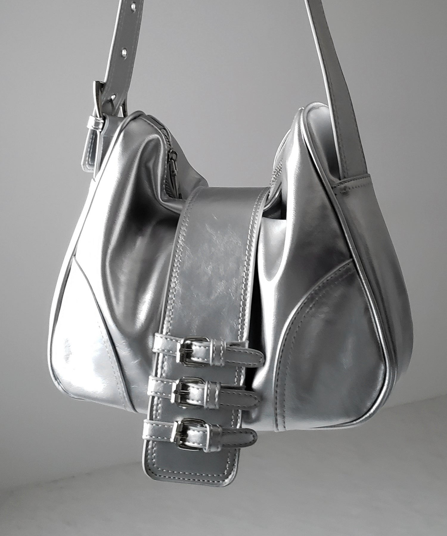【 ３color 】ベルテッドフェイクレザーショルダーバッグ ／ belted fake leather shoulder bag