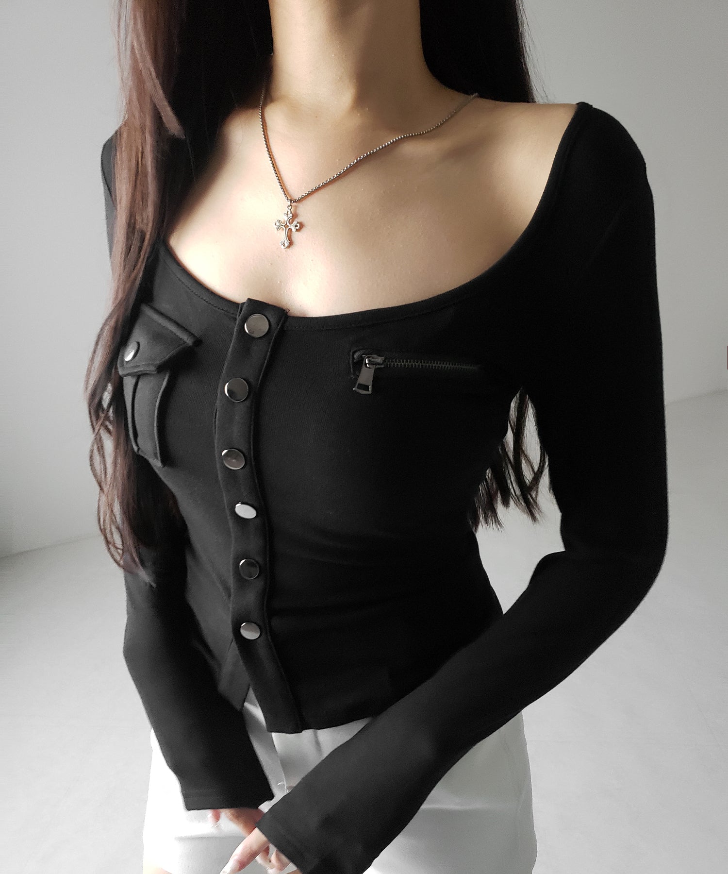アウトポケットスクエアネック長袖スリムTシャツ ／Out pocket square neck long sleeve slim T-shirt
