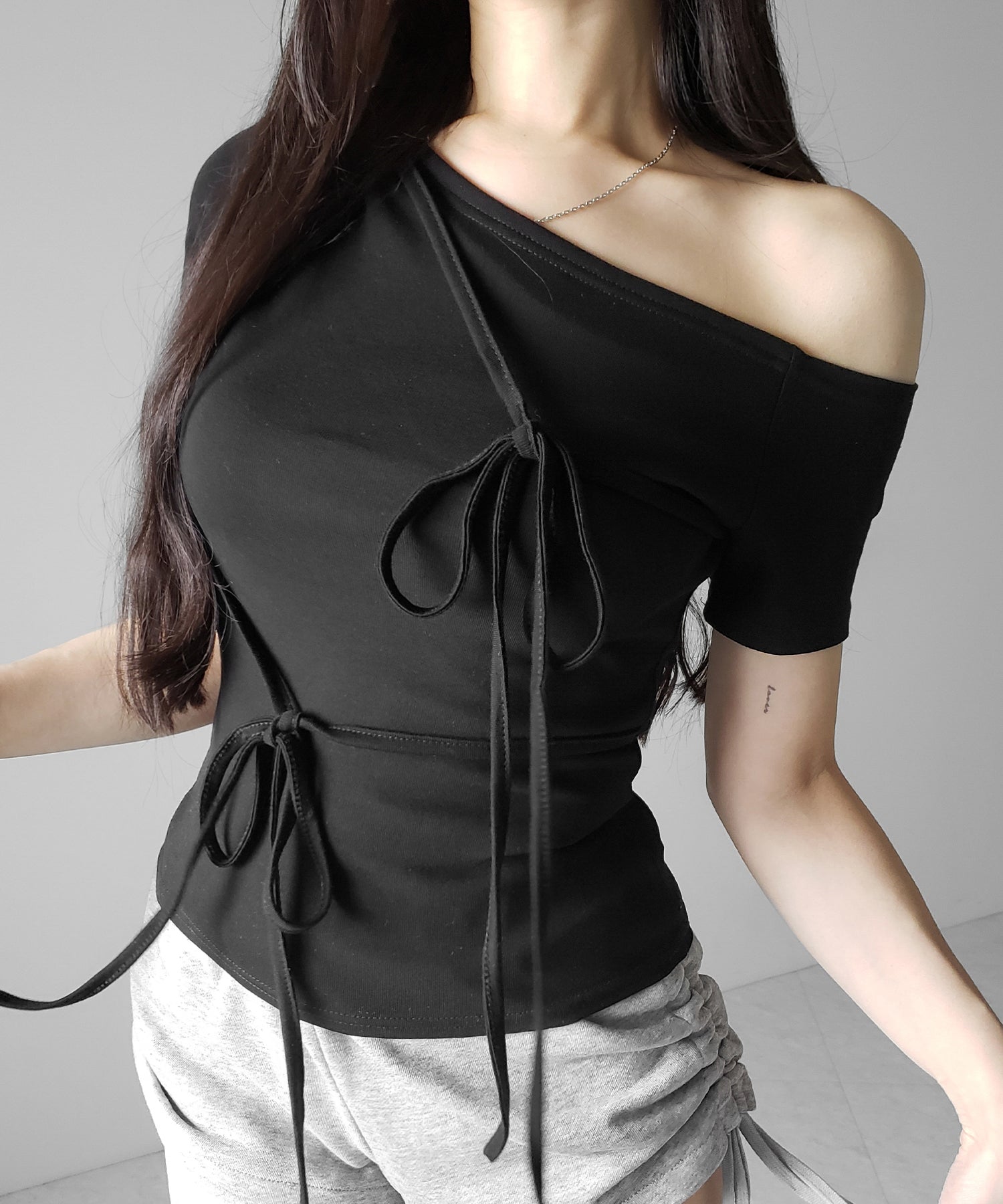 ストリングリボンスリムフィットTシャツ ／ string ribbon slim fit T-shirts