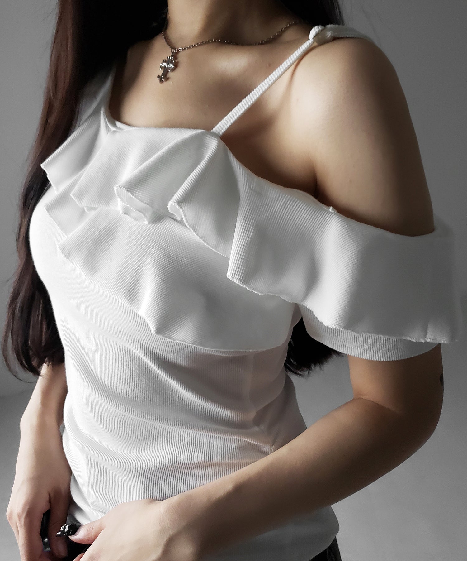 【 ３color 】ワンショルストラップフリルリブTシャツ ／ one shoulder strap frill ribbed T-shirt