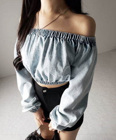 【 ２color 】ヴィンテージデニムギャザーオフショルトップス ／ vintage denim gathered off shoulder tops