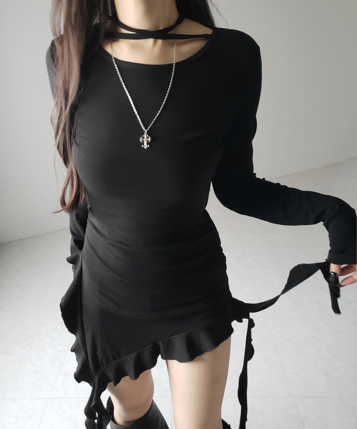 【 ３color 】クロスチョーカーアシンメトリーラッフルフリルトップス ／ cross choker asymmetry ruffle frill tops