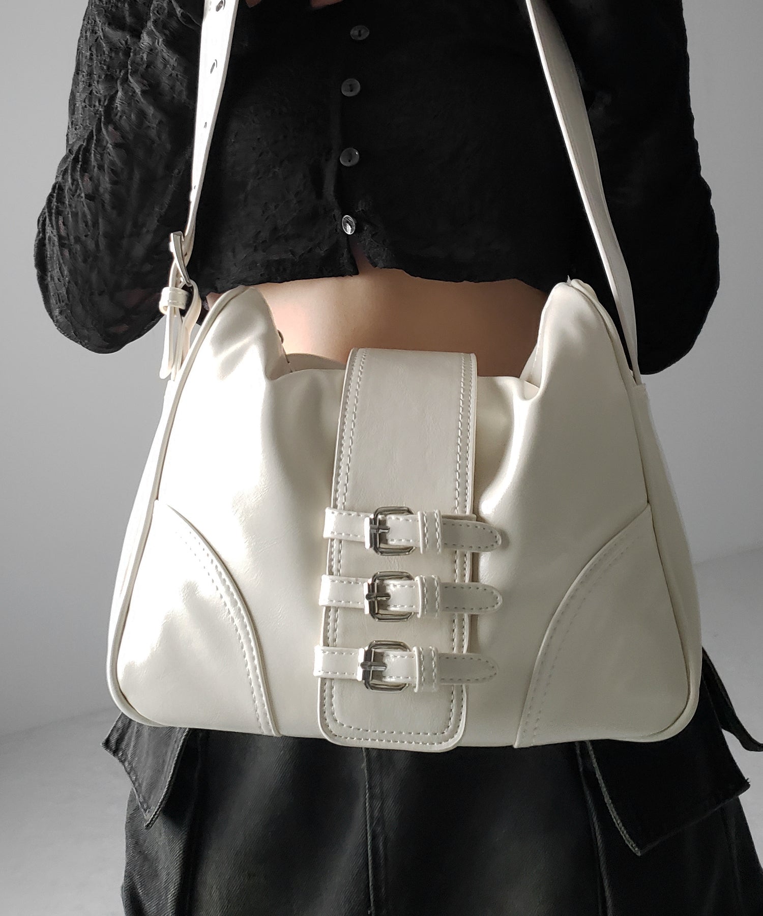 【 ３color 】ベルテッドフェイクレザーショルダーバッグ ／ belted fake leather shoulder bag