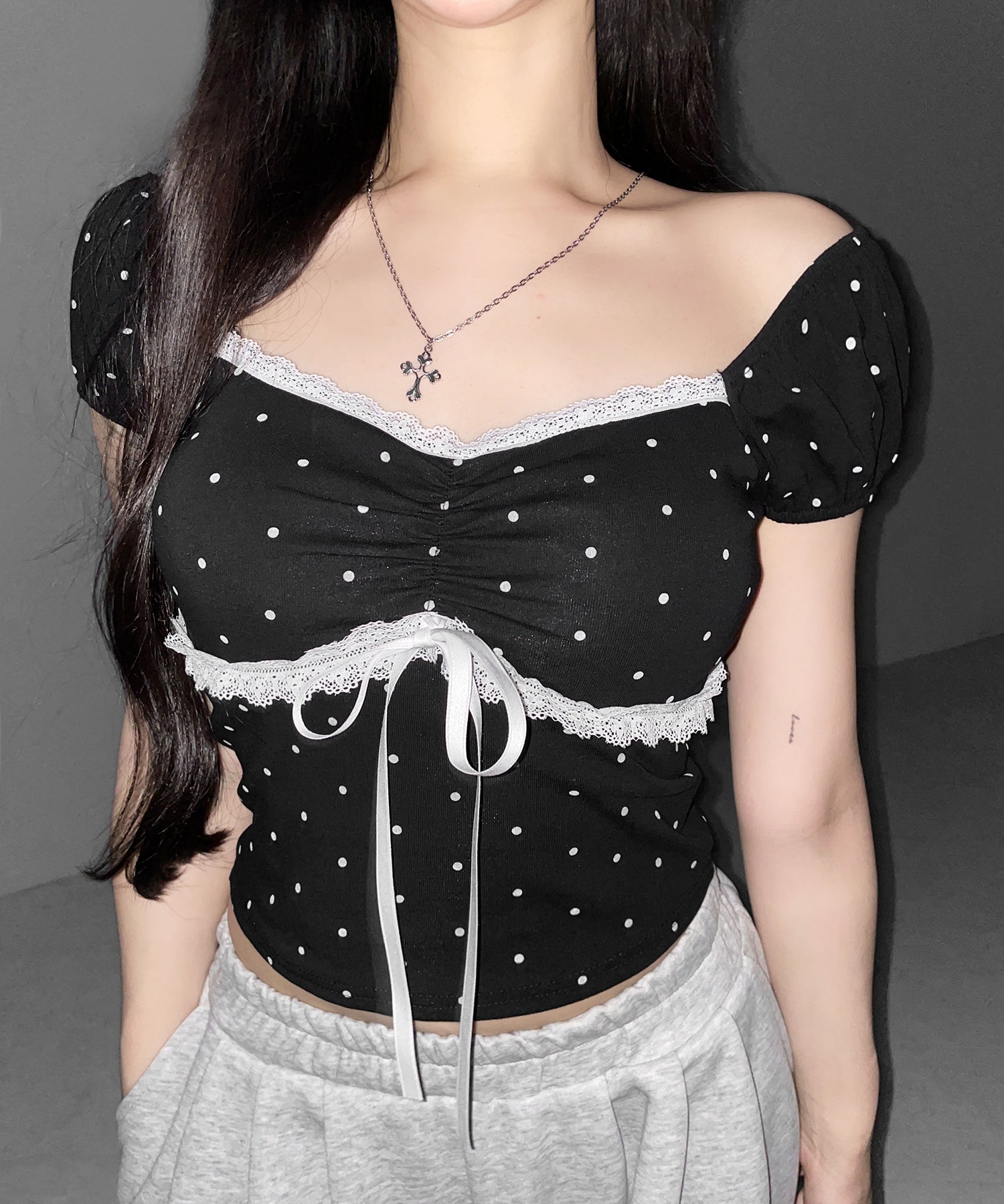 ドットレースリボンギャザーオフショルトップス ／ dot lace ribbon gathered off shoulder tops