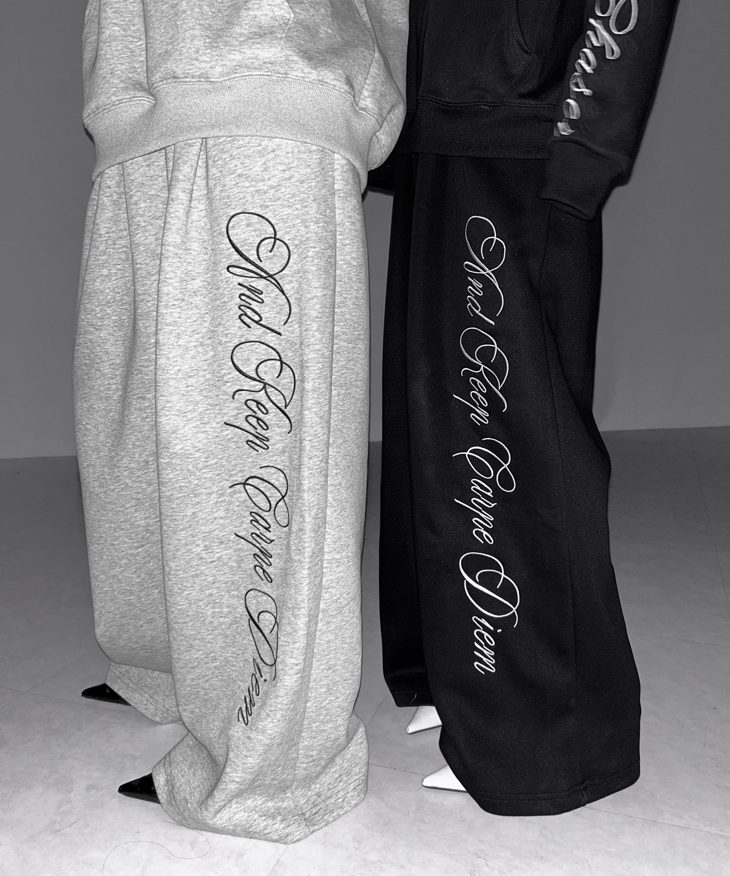 レタリングロゴ刺繍ワイドスウェットパンツ ／ lettering logo embroidery wide sweatpants