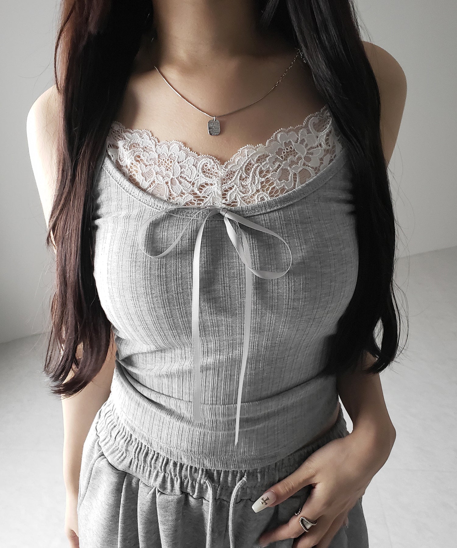 【 ３color ／ カップ付き 】フロントリボンレースドッキングキャミソール ／front ribbon lace docking camisole
