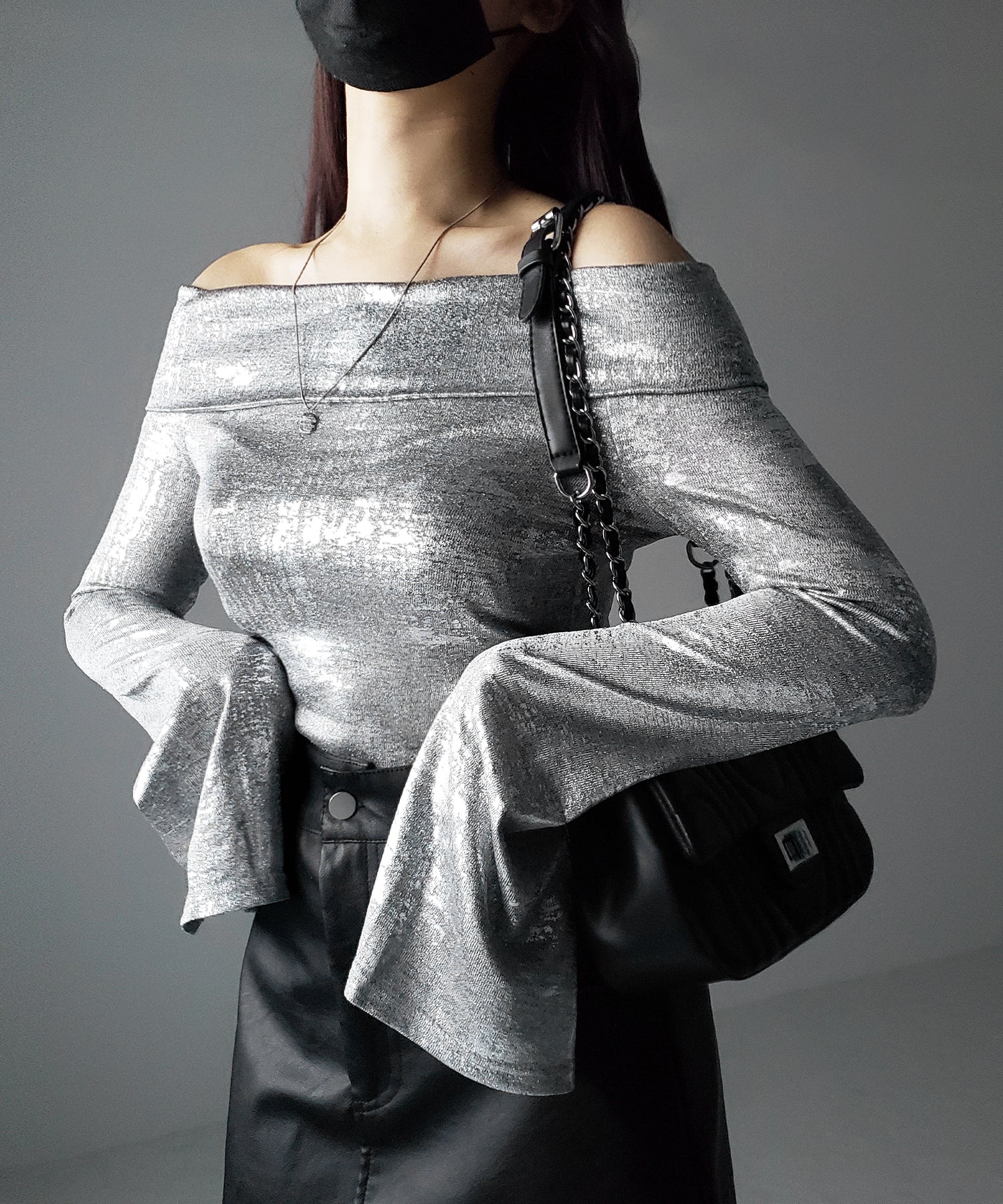 フレアスリーブメタリックオフショルトップス ／ flare sleeve metallic off shoulder tops