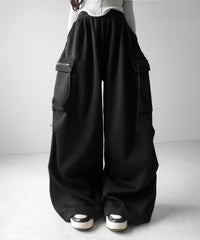 FREE / BLACK