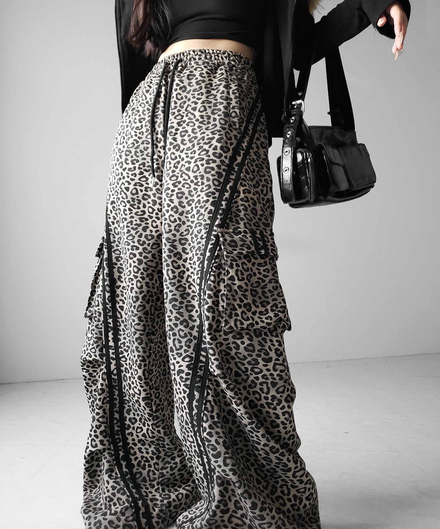 【 裾絞り可能２WAY 】レオパードヴィンテージサイドラインタックワイドスウェットパンツ ／ leopard vintage side line tuck wide sweatpants
