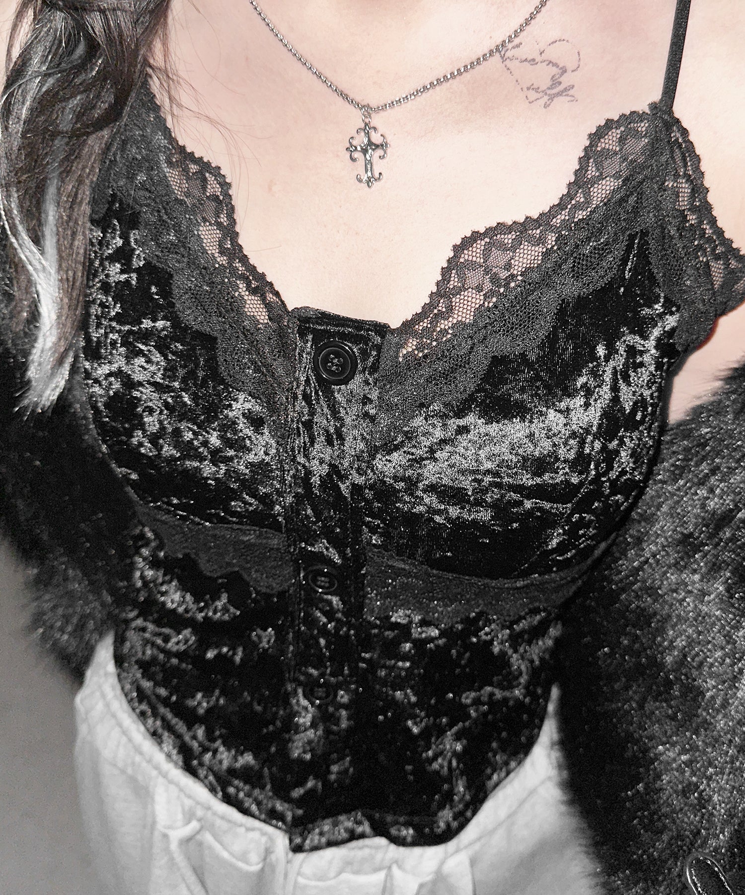 フロントボタンレースベロアショートキャミソール ／ front button lace velor short camisole