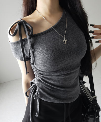 ストラップリボンワンショルサイドギャザートップス ／ strap ribbon one shoulder side gather tops