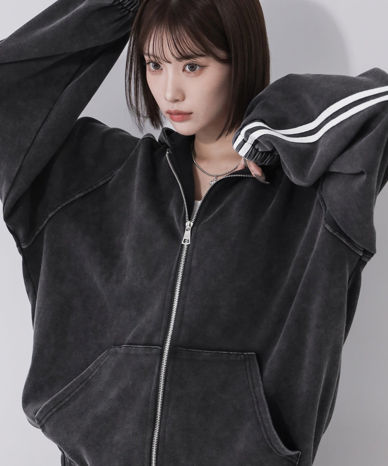ピグメントヴィンテージ加工サイドラインジップアップパーカー ／ Pigment vintage side line zip-up hoodie