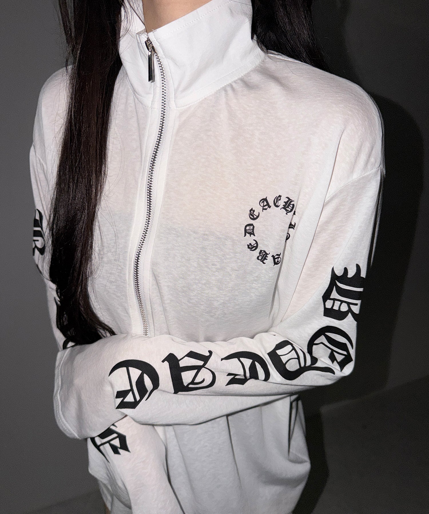 グランジロゴスタンドジップアップオーバーシアートップス ／ grunge logo stand zipup over sheer tops