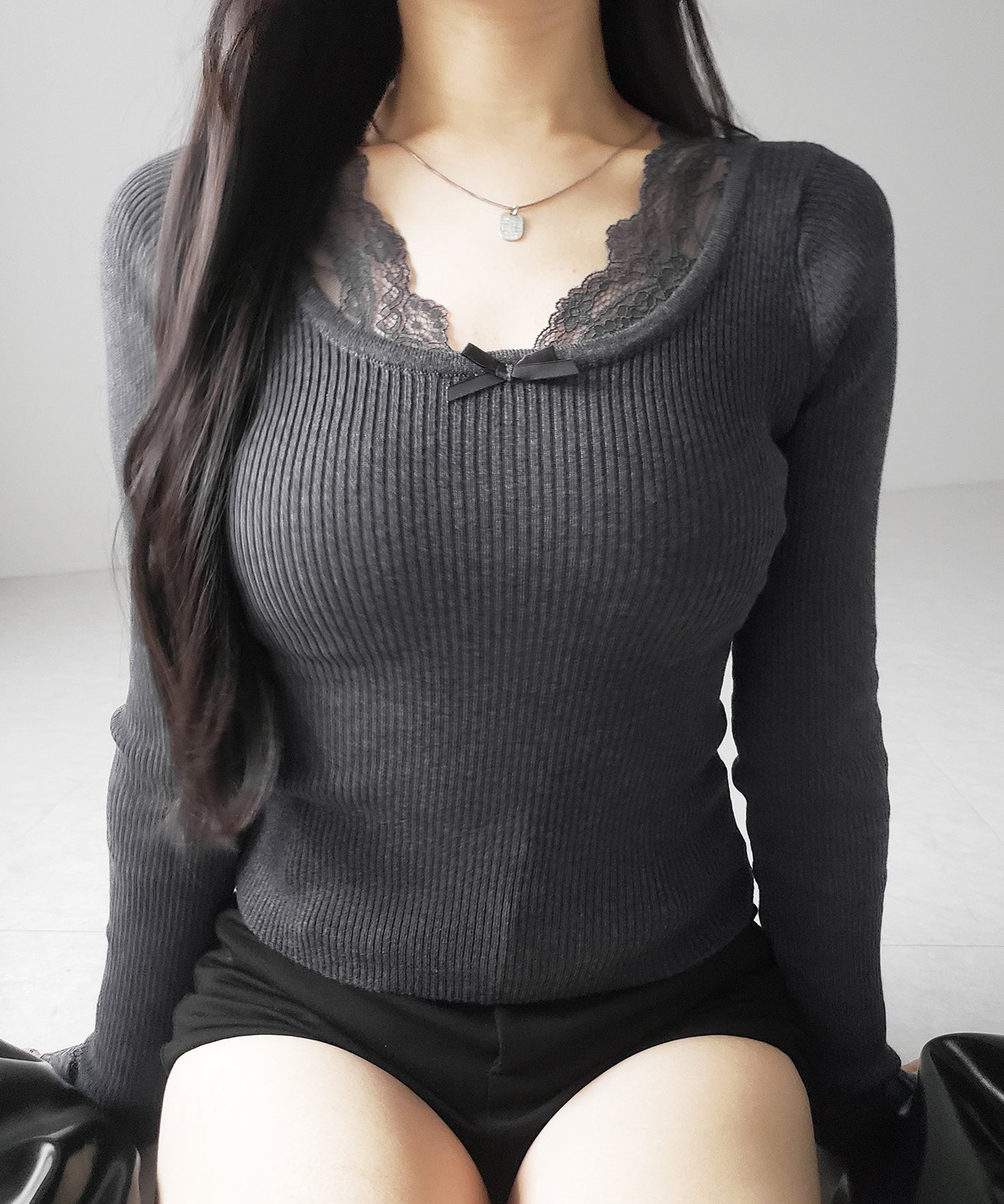 フロントリボンレース切替リブニットトップス ／ front ribbon lace switching ribbed knit tops