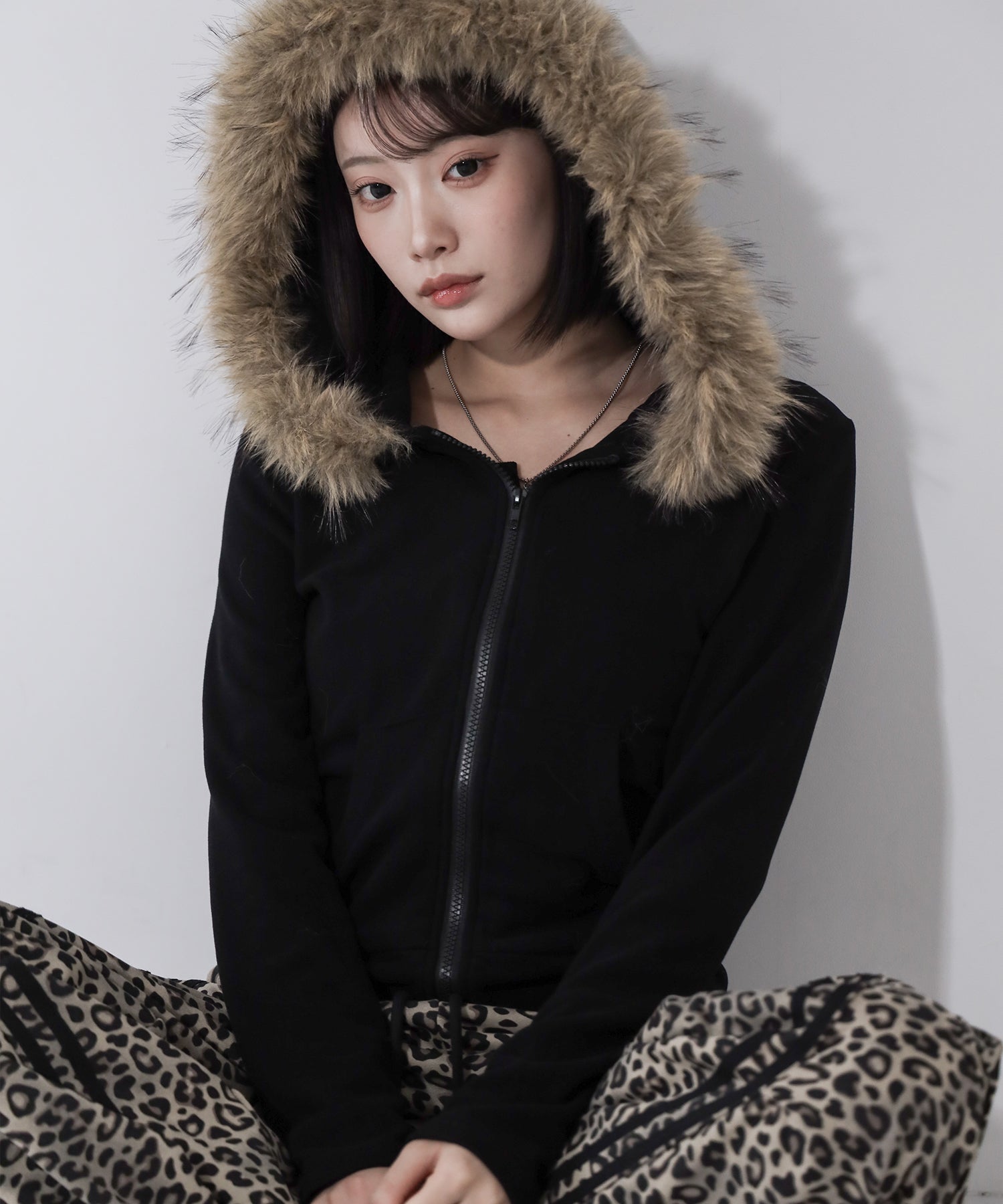 フェイクファーフーディジップアップパーカー ／ fake fur hooded zipup hoodie