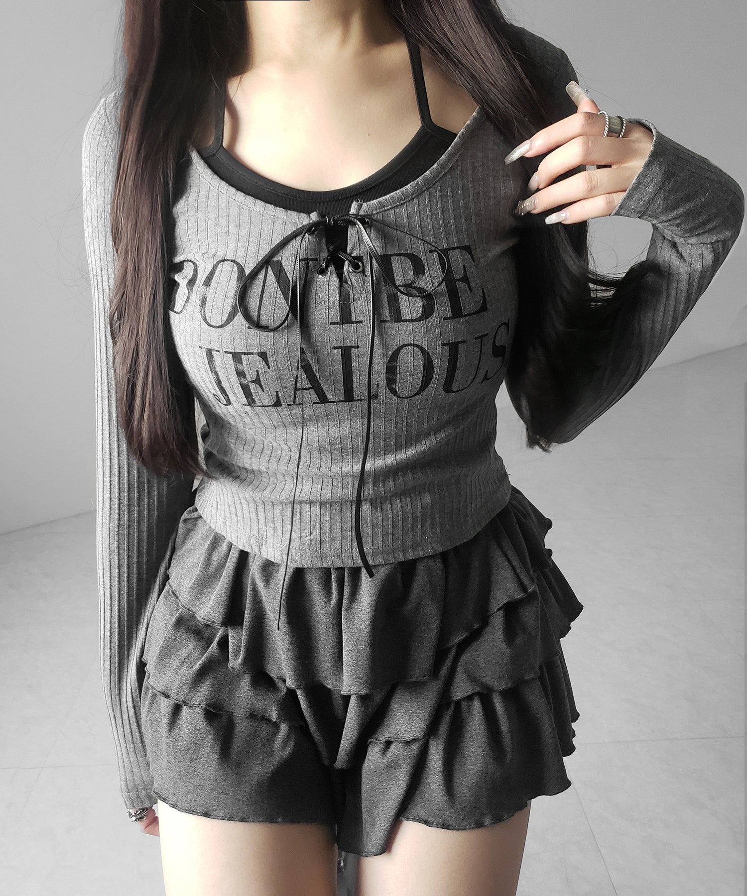 【 クロスネックにできる２WAY 】レースアップフェイクレイヤードロゴカットソートップス ／ laceup fake layered logo cutsew tops