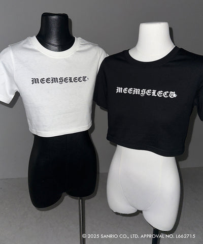 【 HELLO KITTY × me+em select 】ハローキティグランジロゴショートちびTシャツ ／ Hello Kitty grunge logo short chibi T-shirt 【 セットアップ着用可能 】