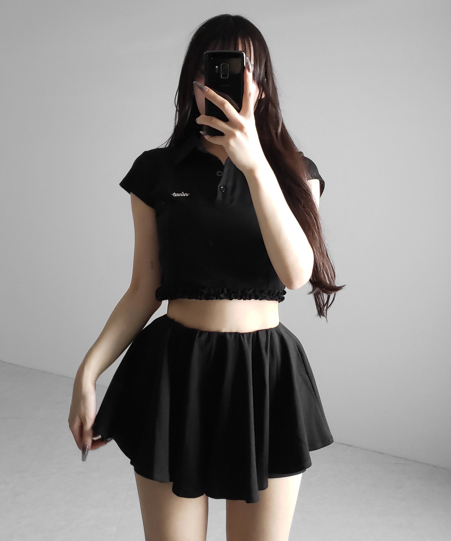 【 セットアップ 】ロゴプレート半袖トップス＋フレアミニスカパン SET ／( SETUP ) logo plate short sleeve tops + flared mini skirt pants