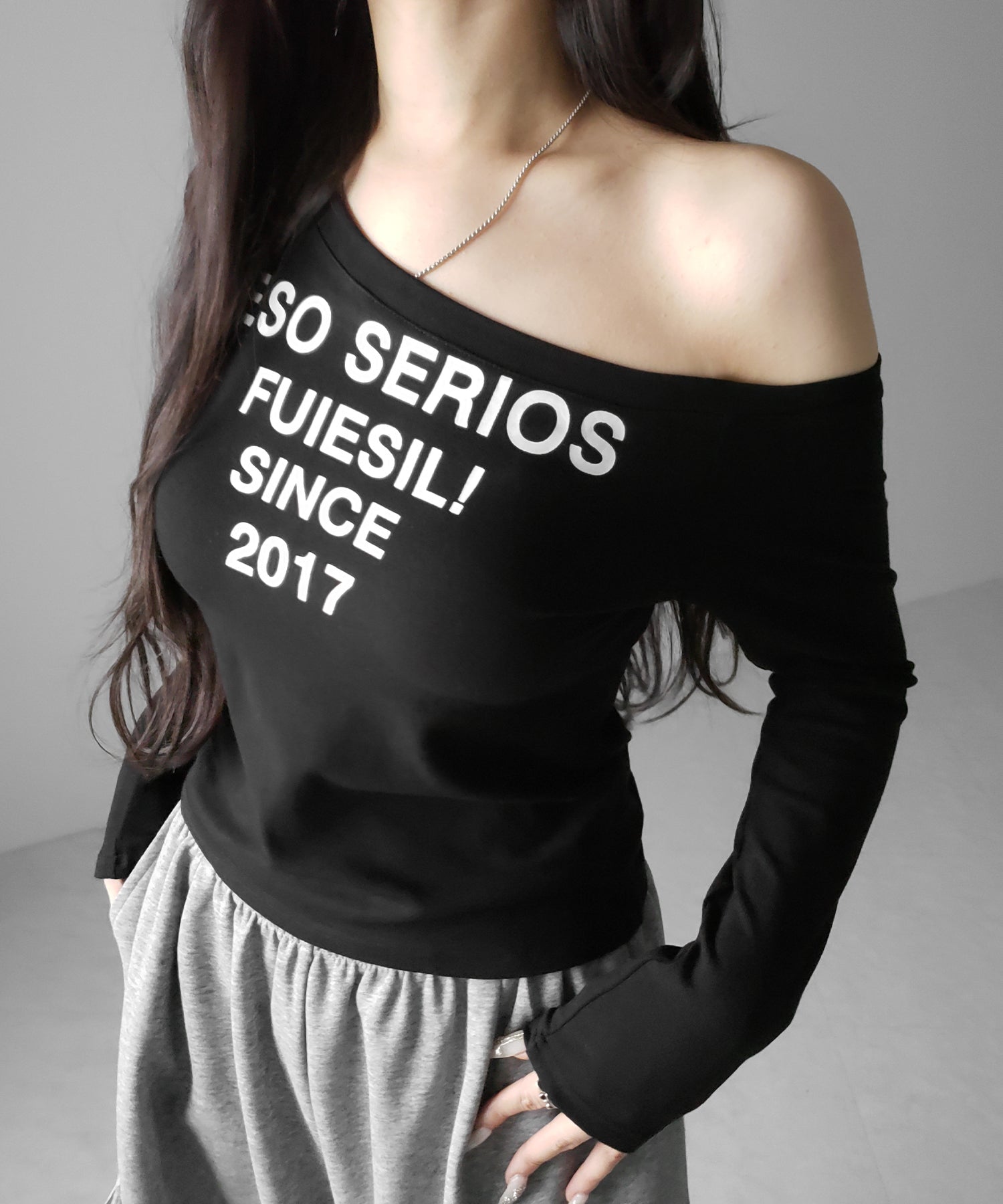 コンパクトロゴワンショルルーズロンT ／ compact logo one-Shoulder loose long-sleeve T-Shirt