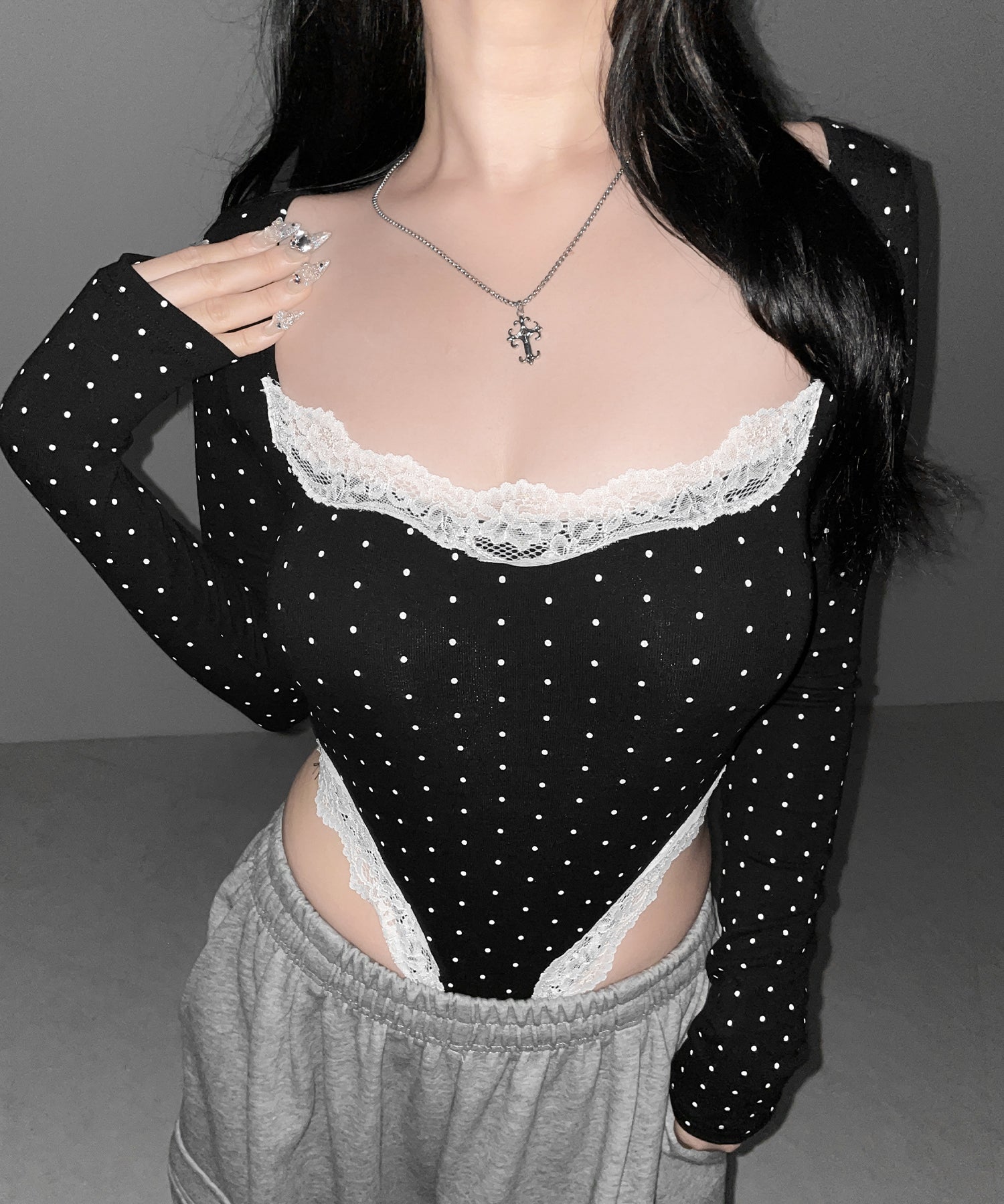 ドットカットアウトレースポイントボディスーツトップス ／dot cutout lace point bodysuit tops