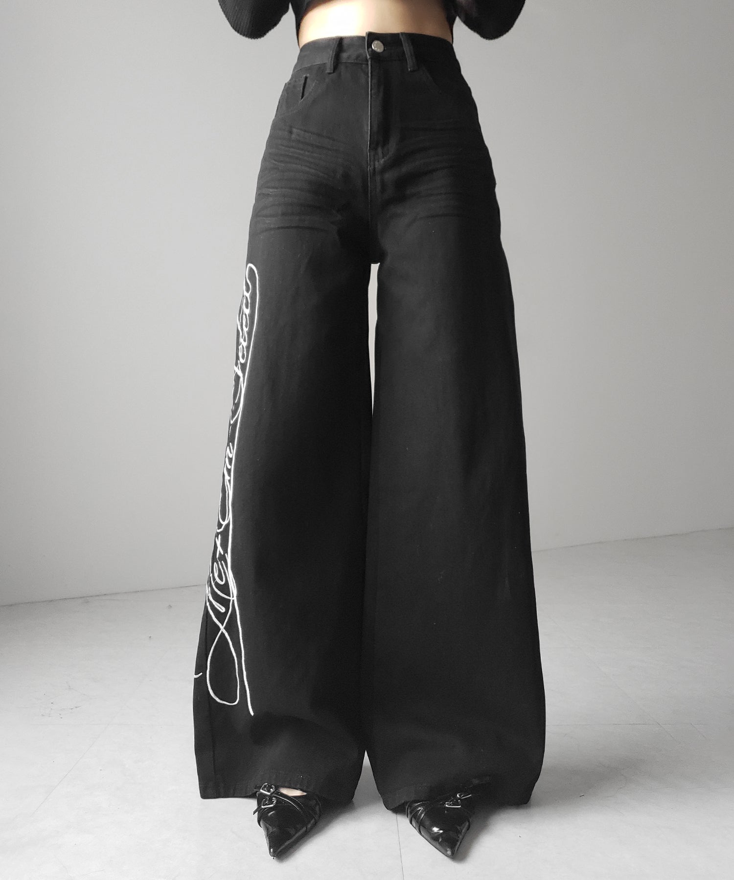レタリングロゴ刺繍ハイウエストワイドブラックデニム ／ lettering logo embroidery high waist wide black denim
