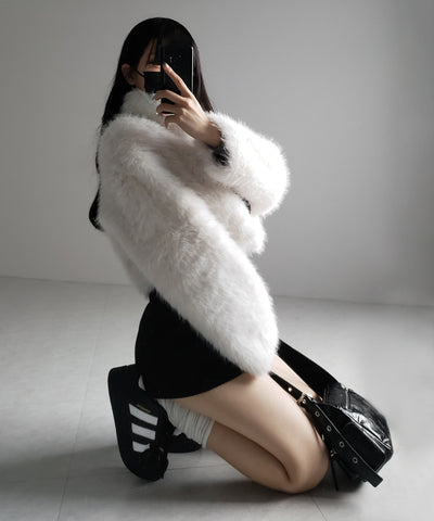 ジップアップスタンドカラーショートフェイクファーコート ／ zip up stand-collar short fake fur coat