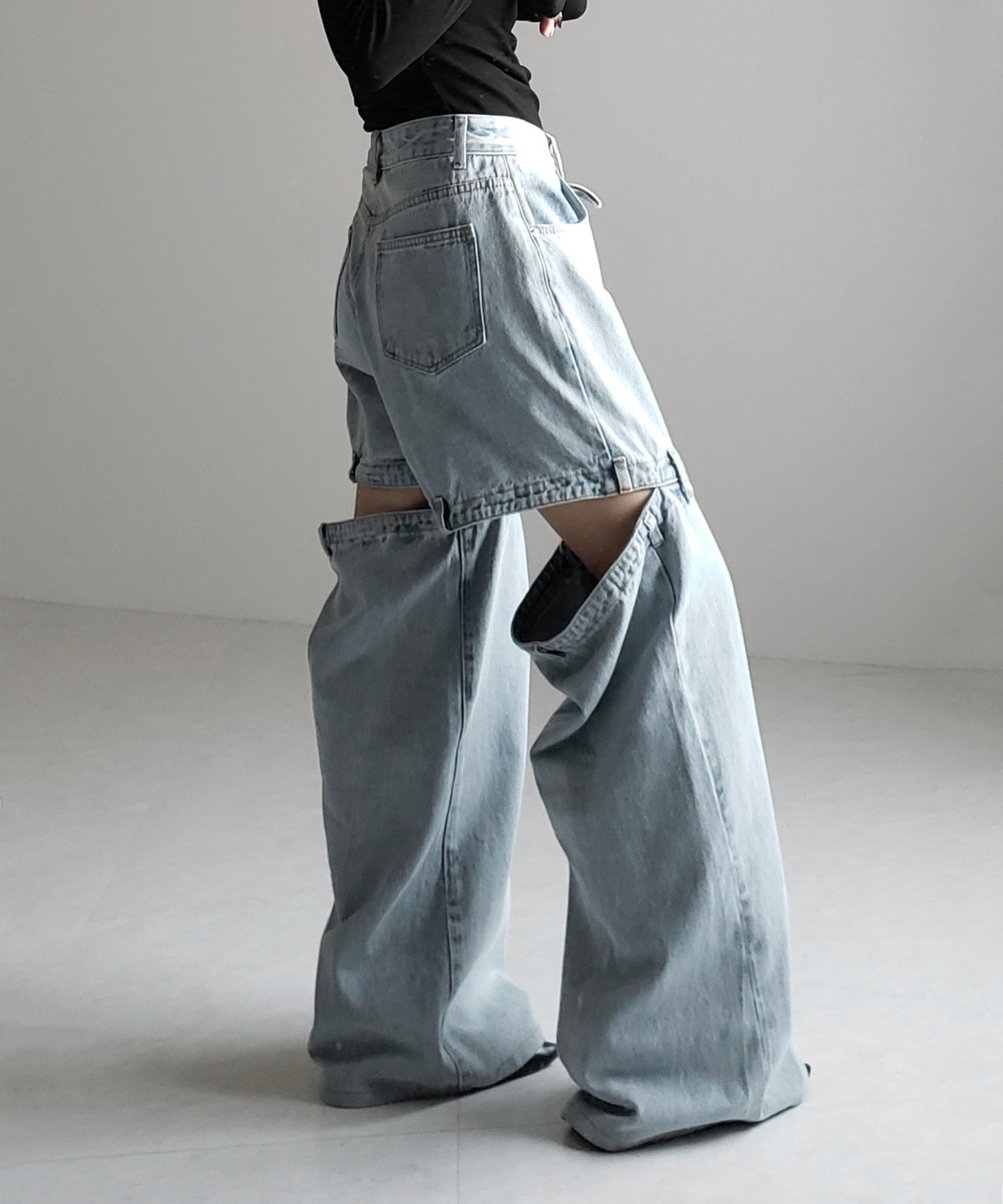 【 選べる３サイズ 】バックオープンカットアウトウォッシュワイドデニム ／ Back open cutout washed wide denim