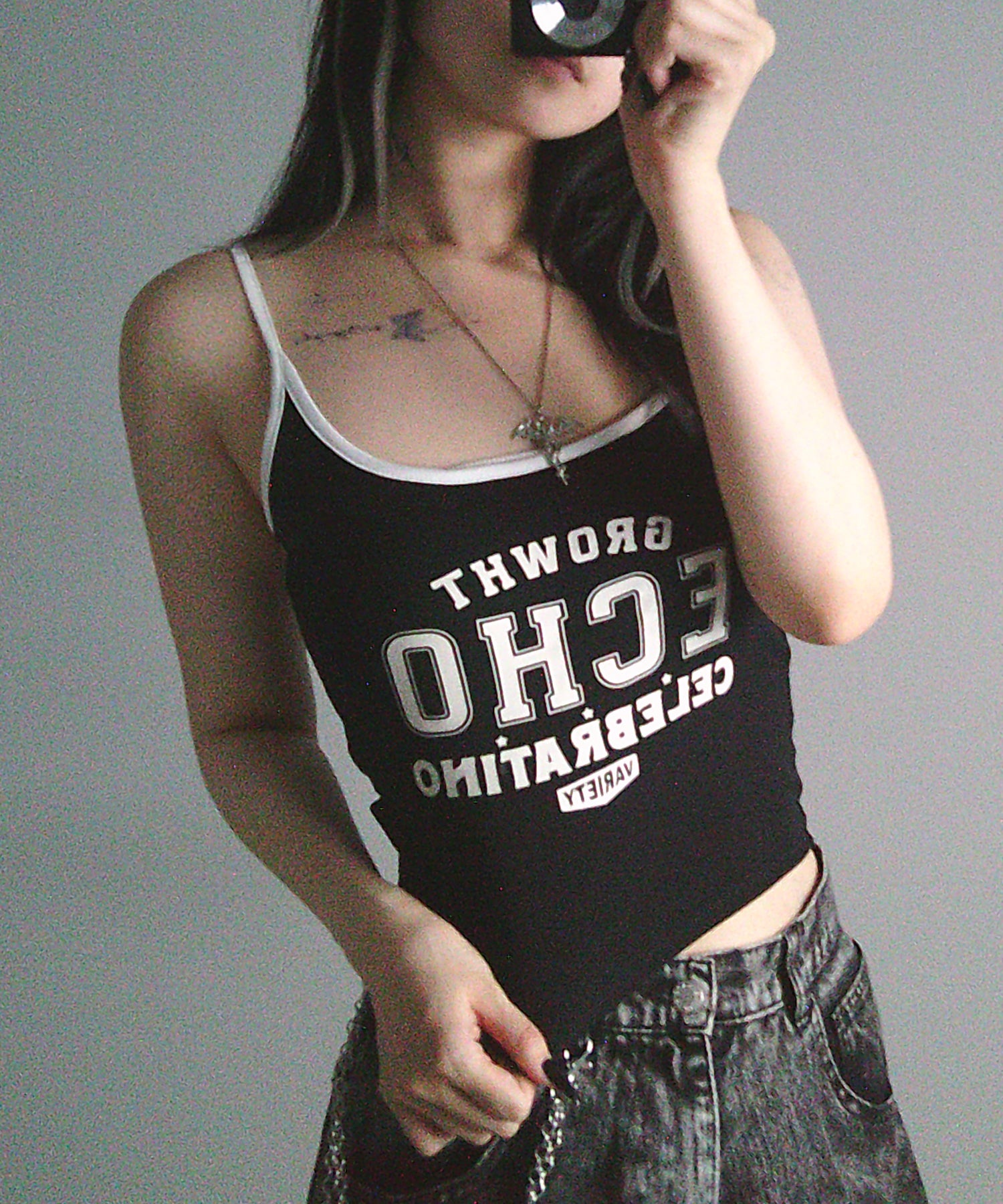 【 カップ付き 】フロントロゴプリントショートキャミソール ／ front logo print short camisole