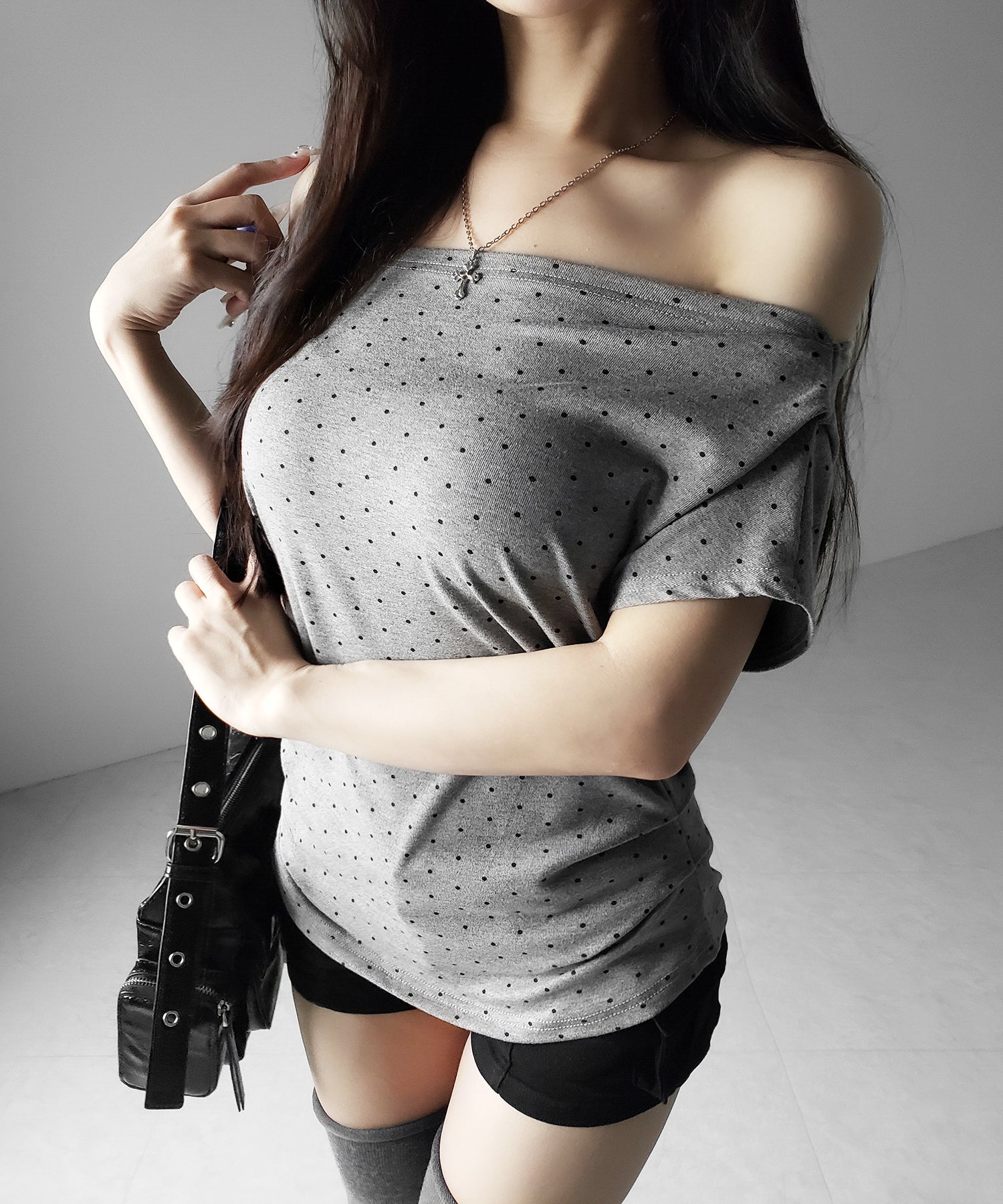 オフショルタックドレープドットＴシャツ ／ off shoulder tack drape shortsleeve dot T-shirts