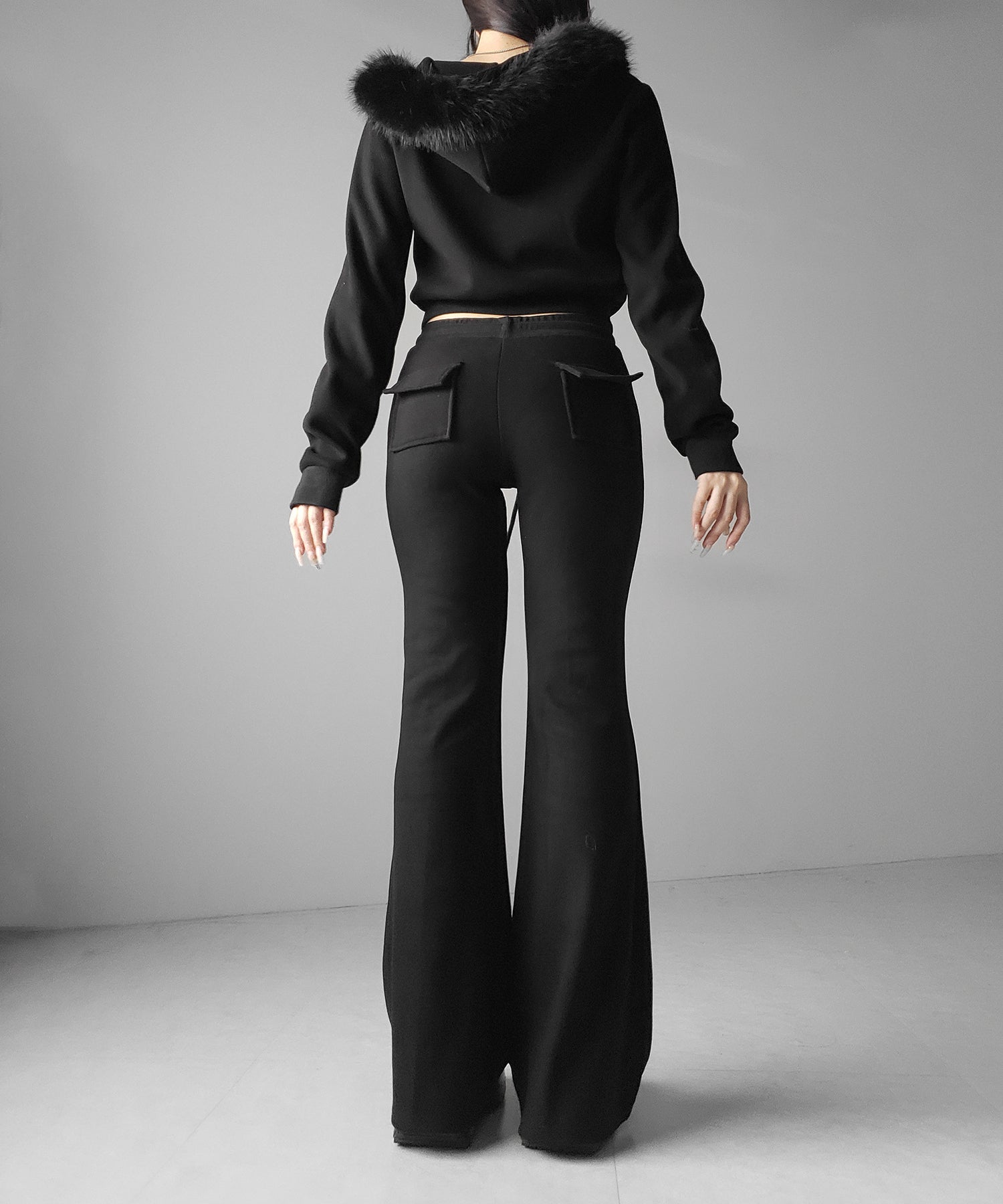 【 セットアップ 】ファーフードショートパーカー＆スウェットフレアパンツ ／ Fur short hoodie ＆ sweat flare pants SETUP