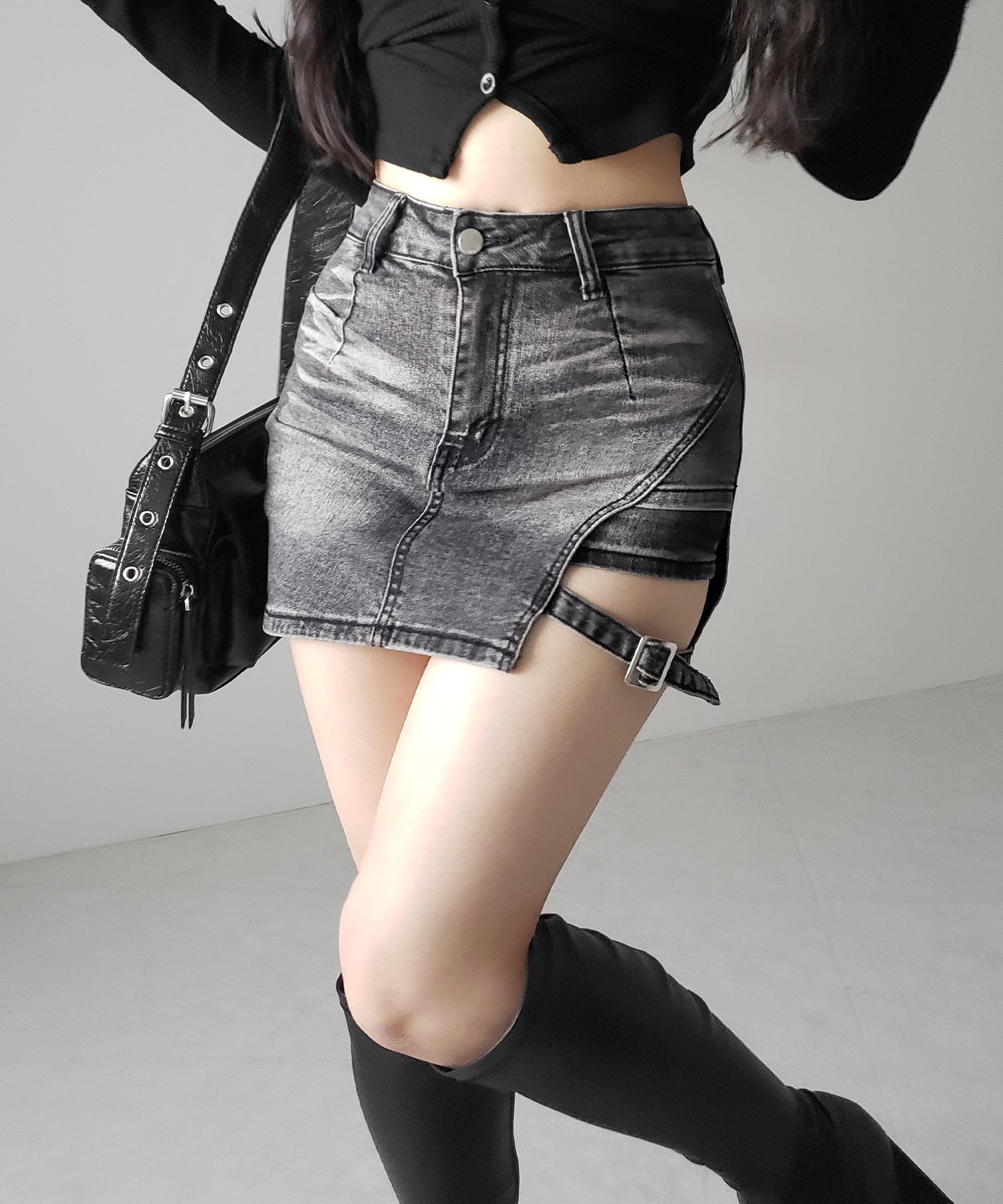 【 インパン裏地付 】カットアウトベルトストラップデニムミニスカパン ／ cutout belt strap denim mini skirt pants