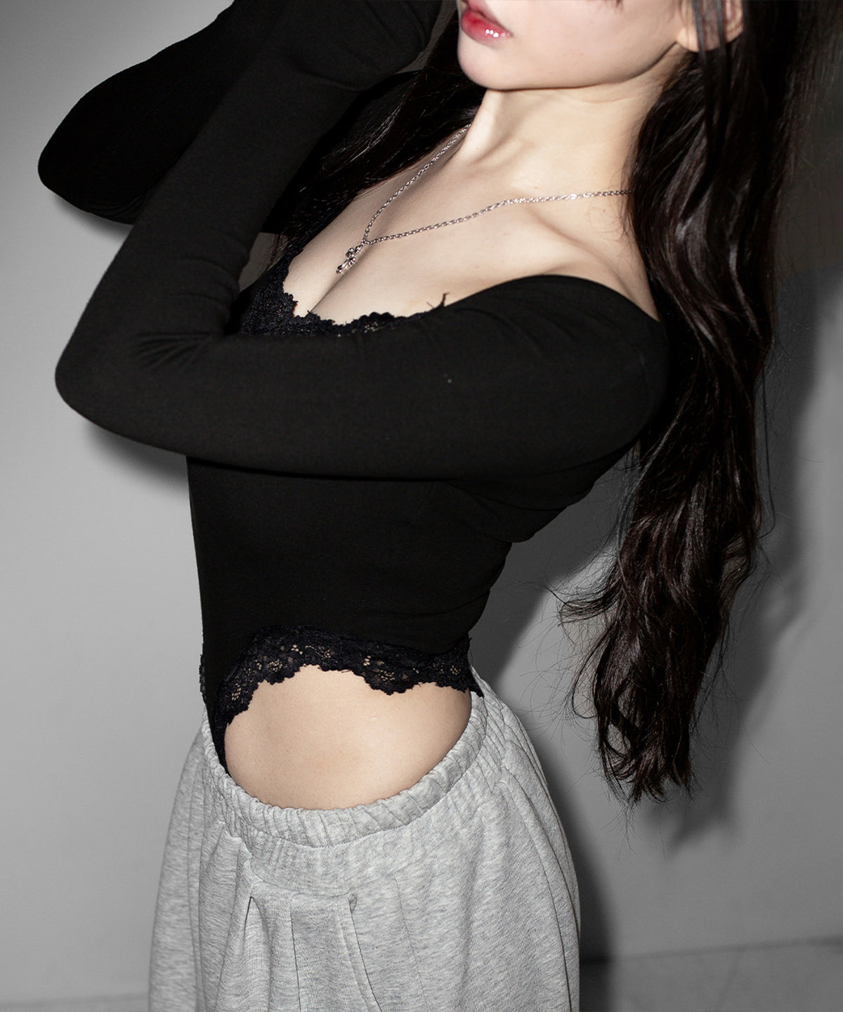 カットアウトレースポイントボディスーツトップス ／cutout lace point bodysuit tops