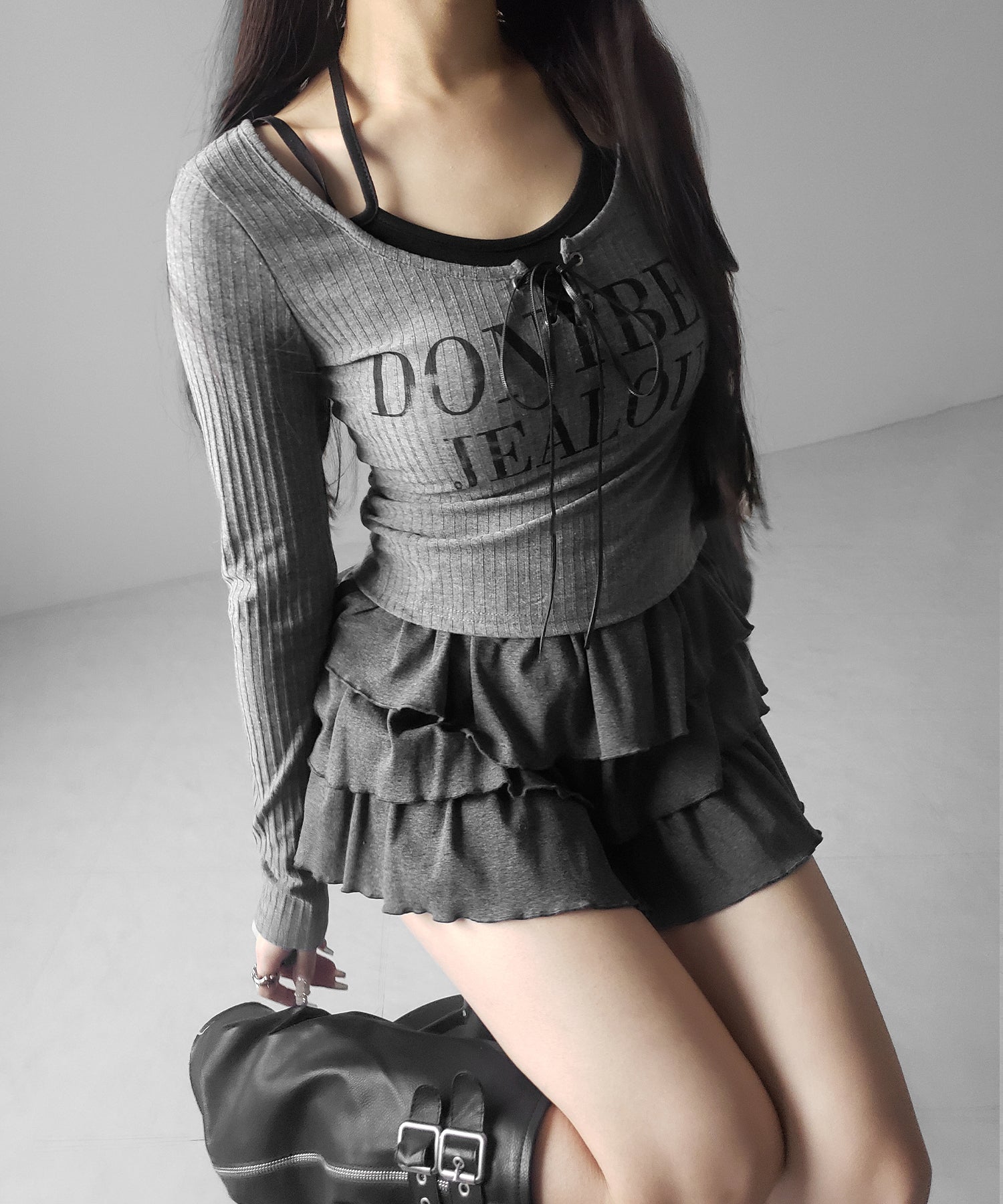 【 クロスネックにできる２WAY 】レースアップフェイクレイヤードロゴカットソートップス ／ laceup fake layered logo cutsew tops