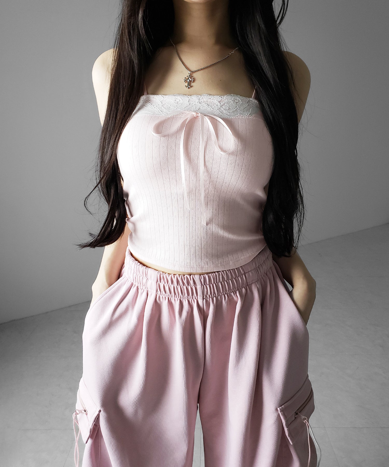 フロントリボンレースショートキャミソール ／ front ribbon lace short camisole