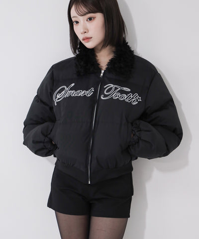 レタリングロゴ刺繍ショートパフダウンジャケット ／ lettering logo embroidery short puffer jacket