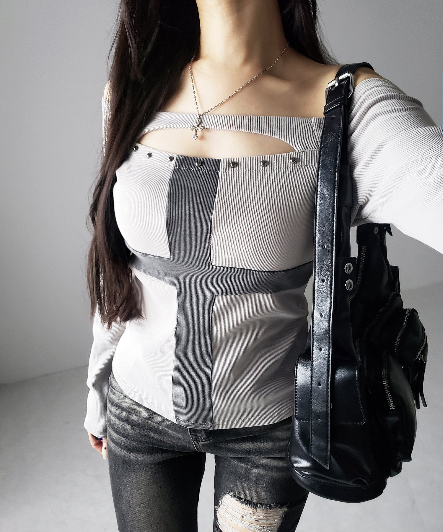 十字架ヴィンテージクロスオフショルスリムリブトップス ／ vintage cross offshoulder slim lib tops