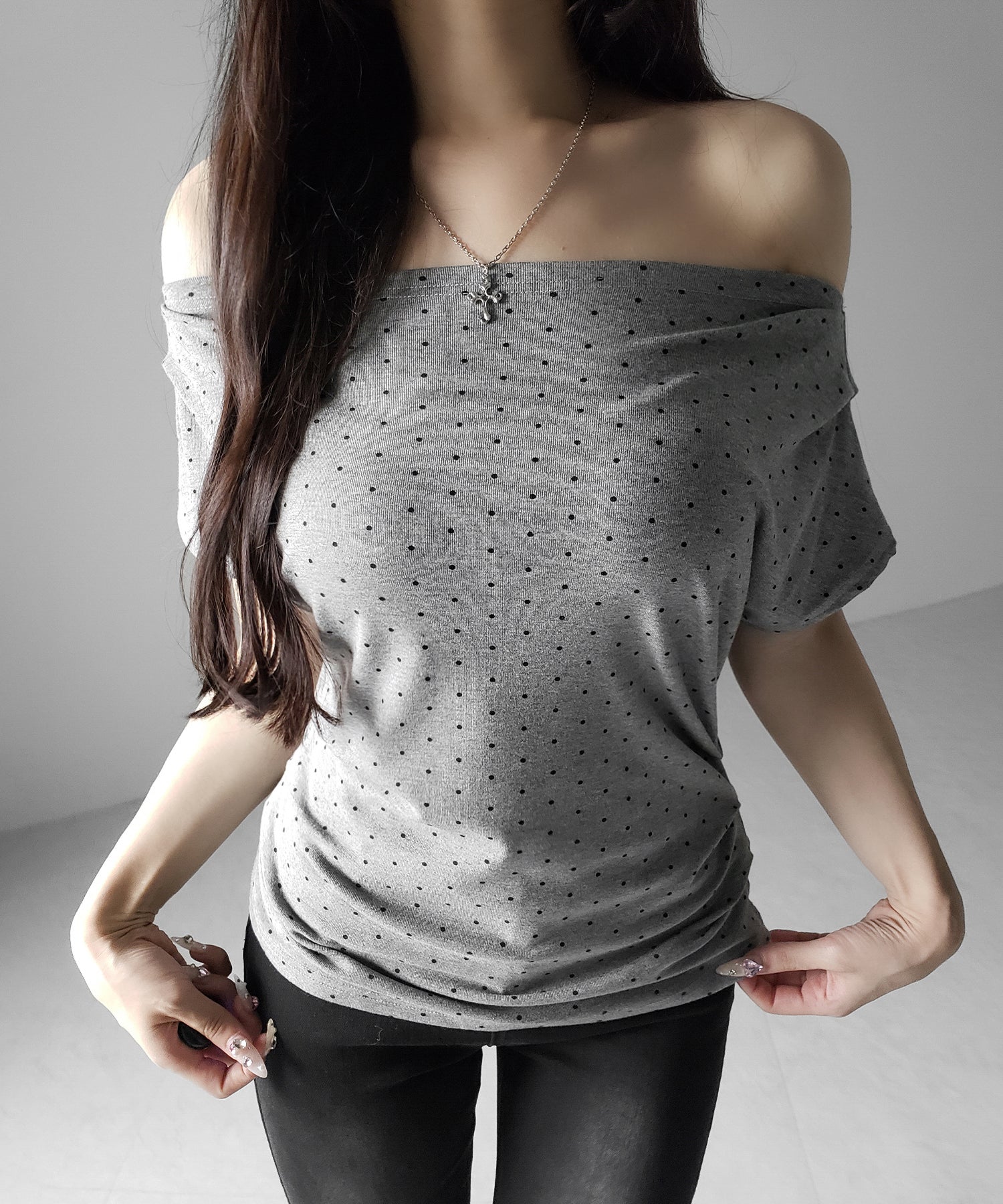 オフショルタックドレープドットＴシャツ ／ off shoulder tack drape shortsleeve dot T-shirts