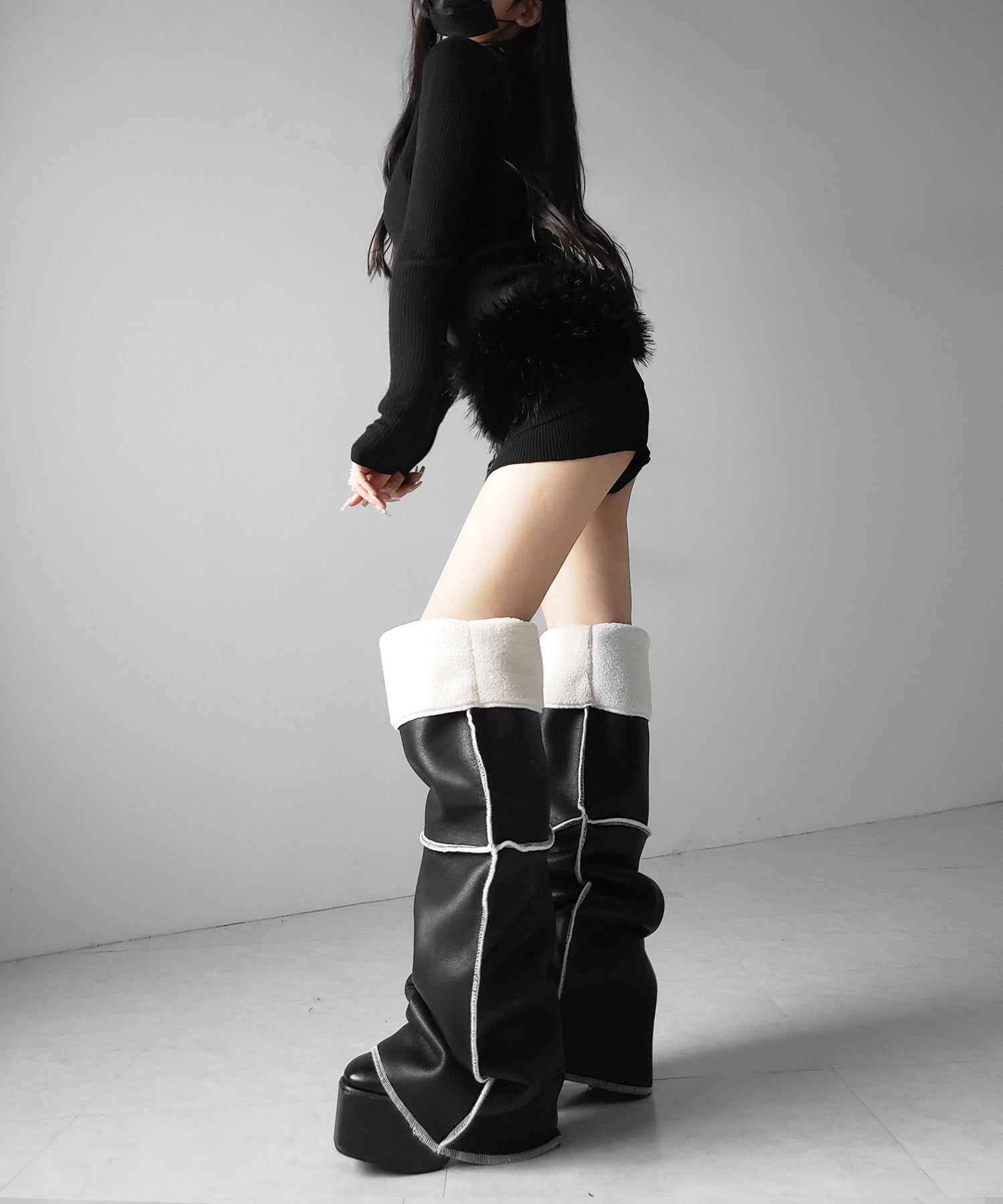 【 ニーハイにもなる２WAY 】ムートンフェイクレザールーズレッグカバー ／ mouton fake leather loose leg cover