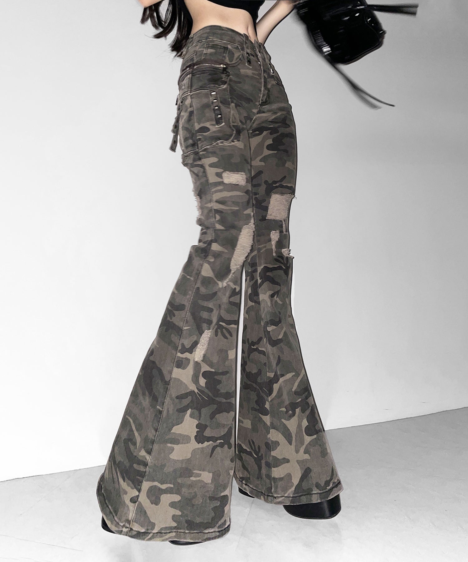 ヴィンテージカモフラ迷彩ダメージフレアデニムパンツ ／ vintage camouflage damage flared denim pants