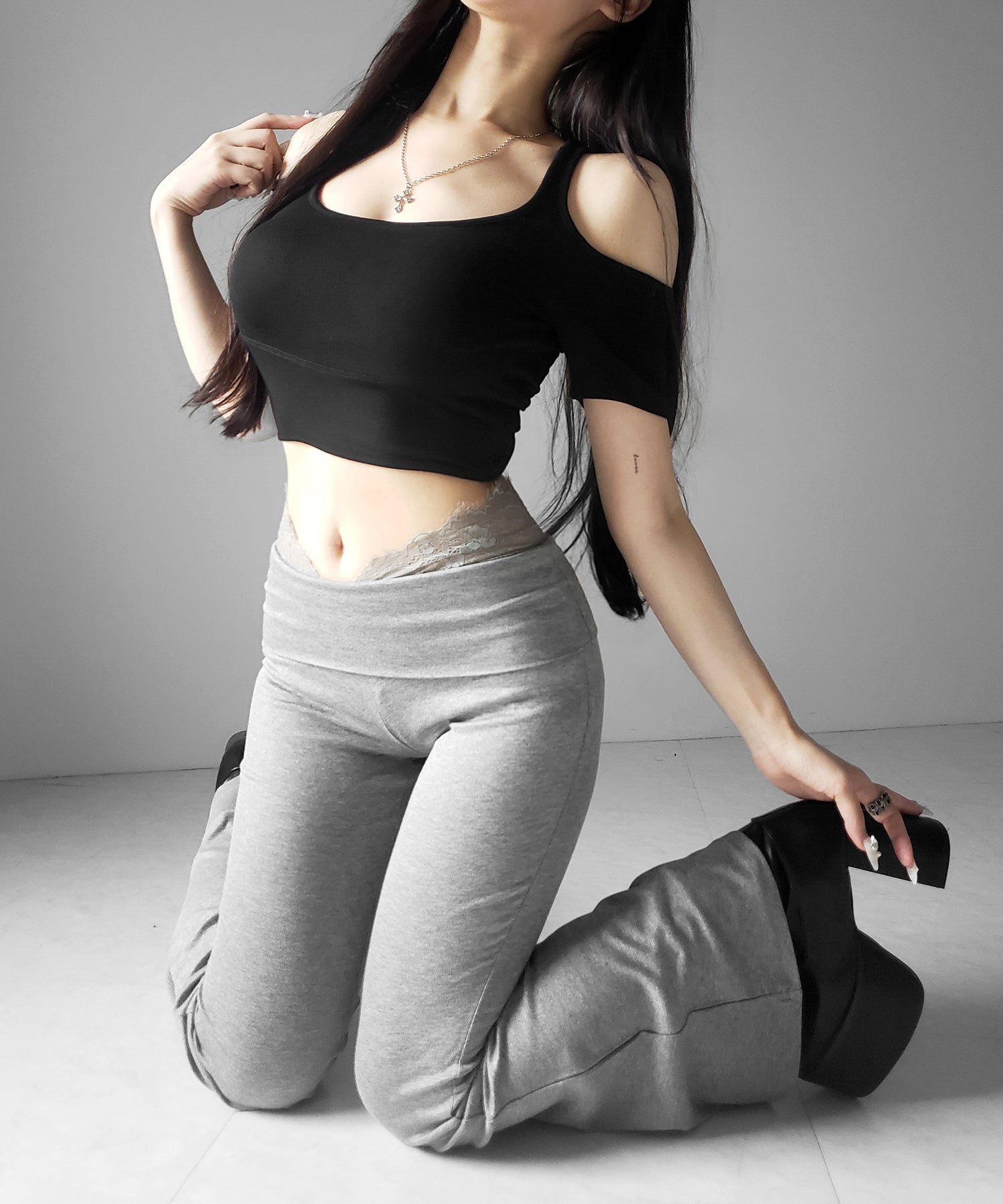 ウエストレーススリムドレープカットソーフレアパンツ ／ waist lace slim drape cutsew flare pants