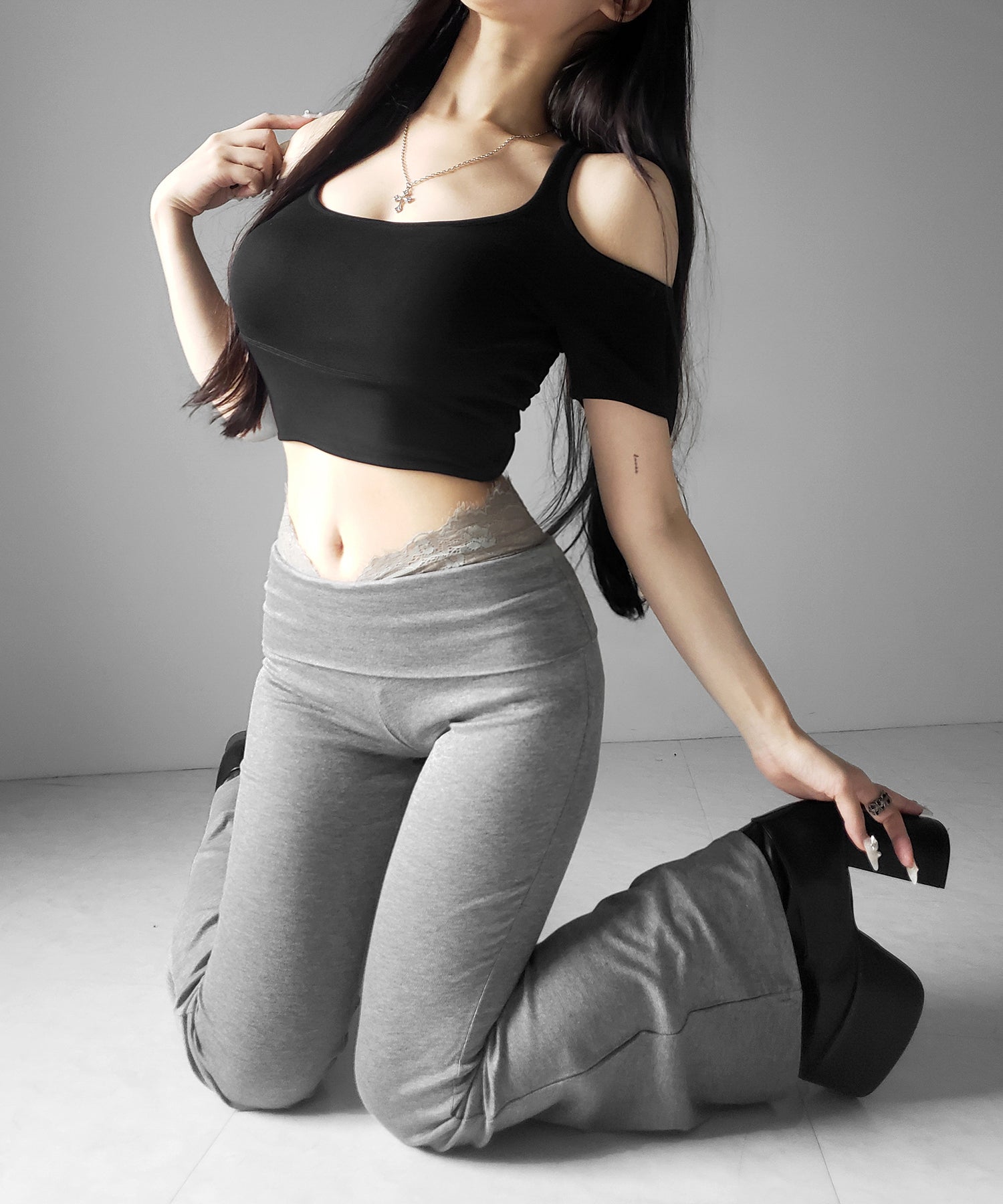 ウエストレーススリムドレープカットソーフレアパンツ ／ waist lace slim drape cutsew flare pants