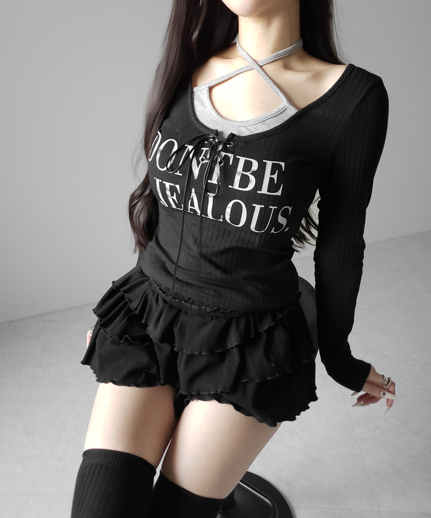 【 クロスネックにできる２WAY 】レースアップフェイクレイヤードロゴカットソートップス ／ laceup fake layered logo cutsew tops