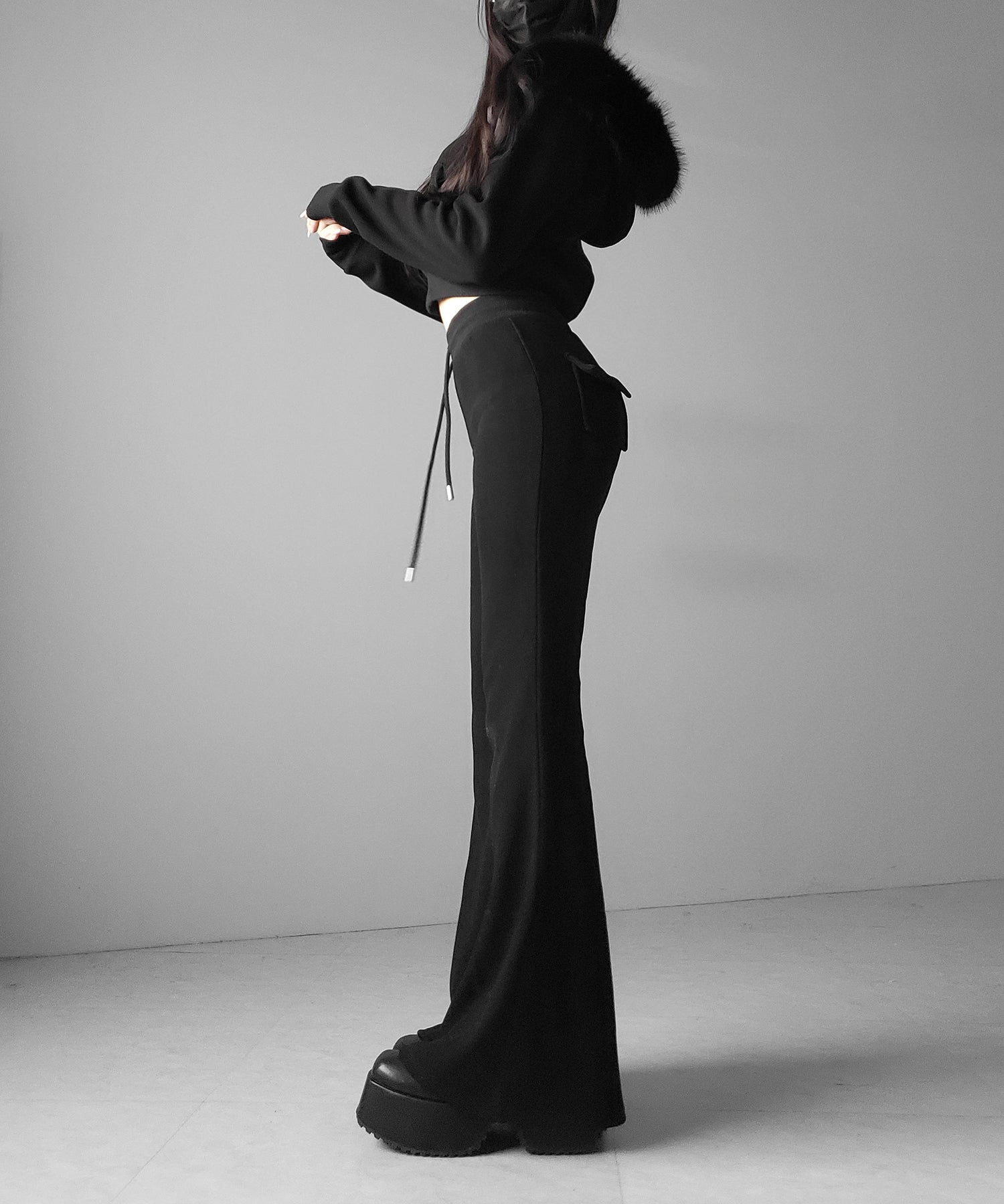 【 セットアップ 】ファーフードショートパーカー＆スウェットフレアパンツ ／ Fur short hoodie ＆ sweat flare pants SETUP