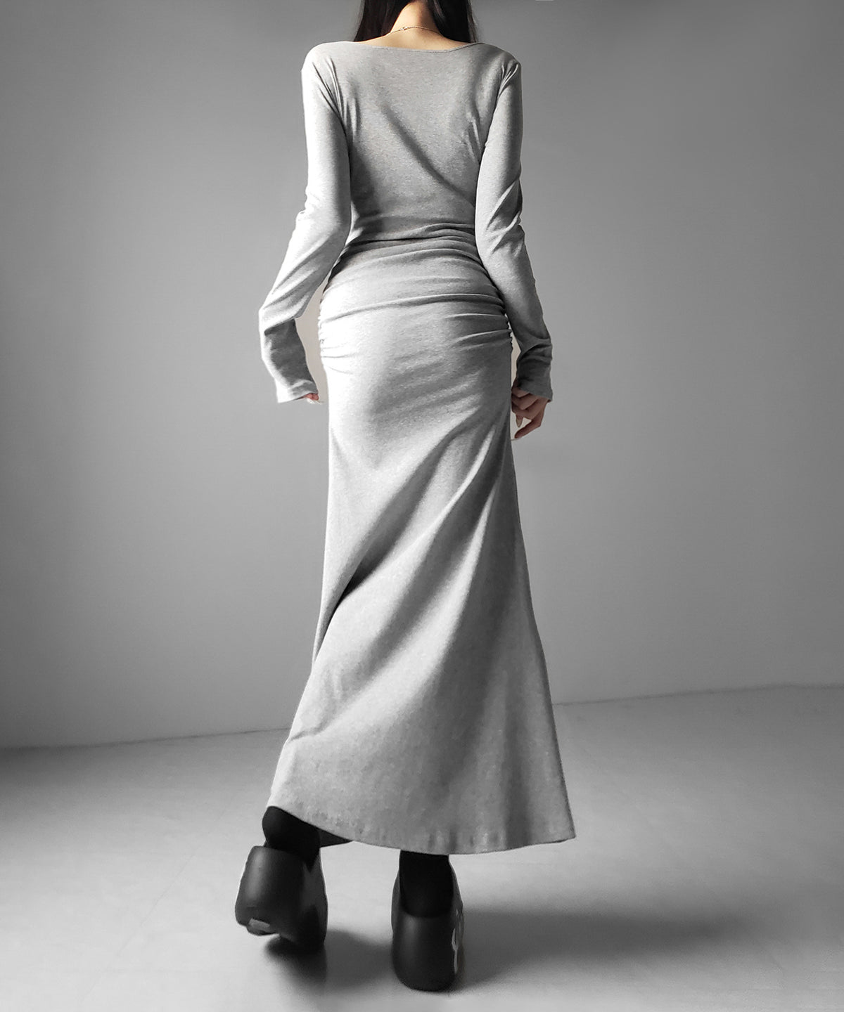 スクエアネックシャーリングマーメイド長袖ロングタイトワンピ ／ Square neck shirring mermaid long-sleeved long tight onepiece
