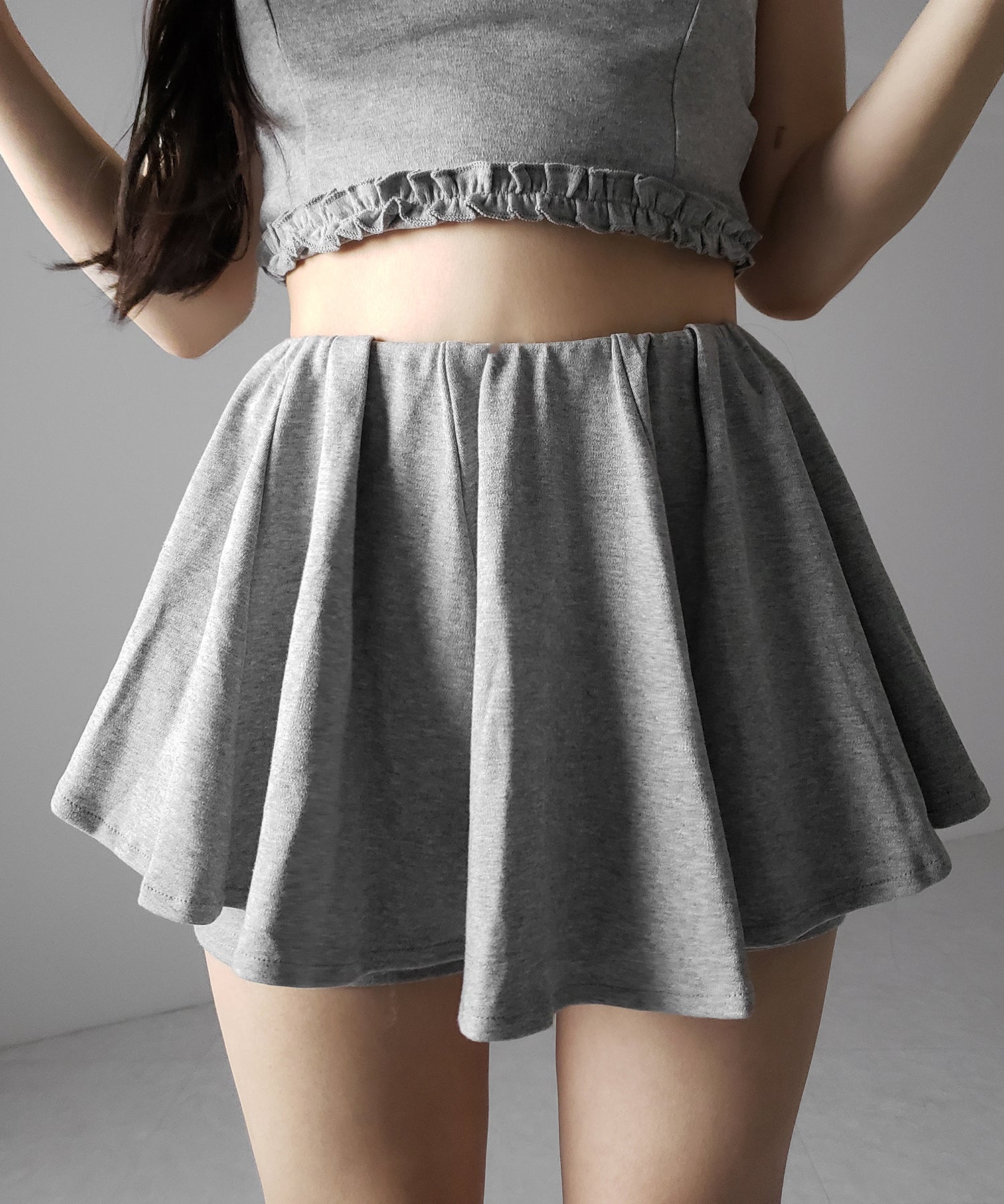 【 セットアップ 】ロゴプレート半袖トップス＋フレアミニスカパン SET ／( SETUP ) logo plate short sleeve tops + flared mini skirt pants