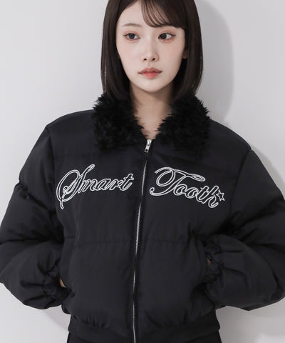 レタリングロゴ刺繍ショートパフダウンジャケット ／ lettering logo embroidery short puffer jacket