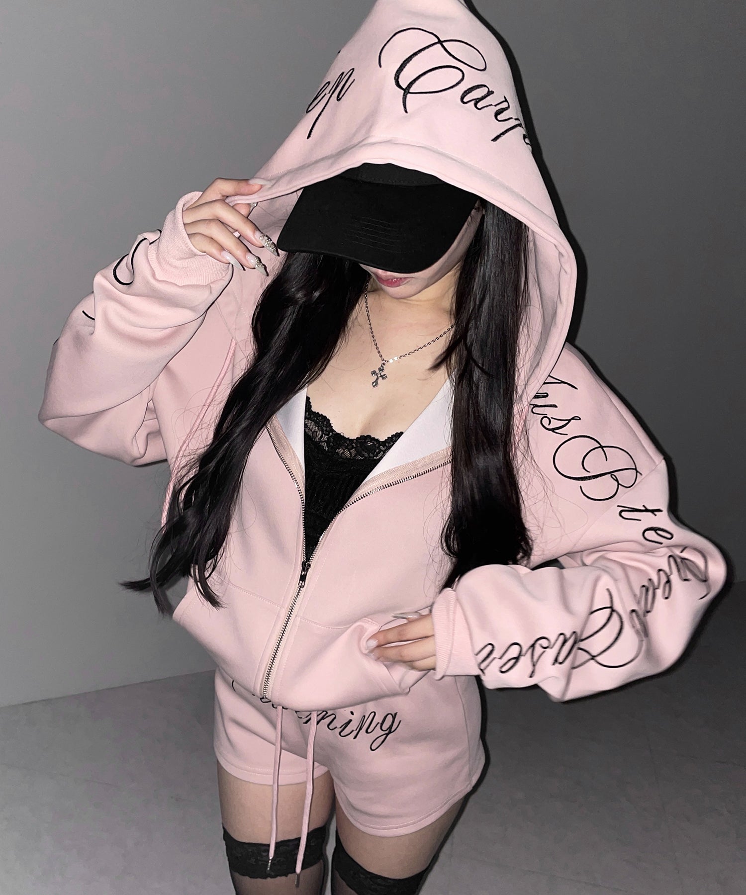 【 セットアップ 】レタリングロゴ刺繍ジップアップパーカー＆ショートパンツ ／ lettering logo embroidery zip-up hoodie ＆ short pants SETUP