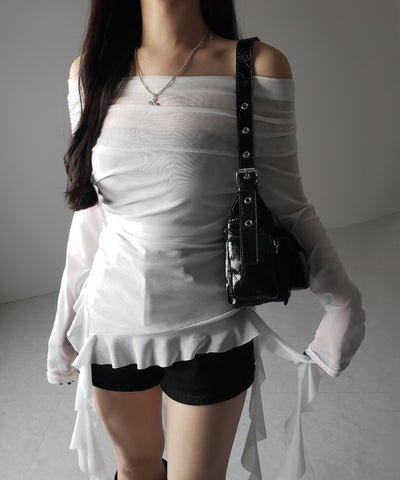 【 ２color 】アシンメトリーフリルオフショルシアートップス ／ asymmetrical frill off-shoulder sheer tops