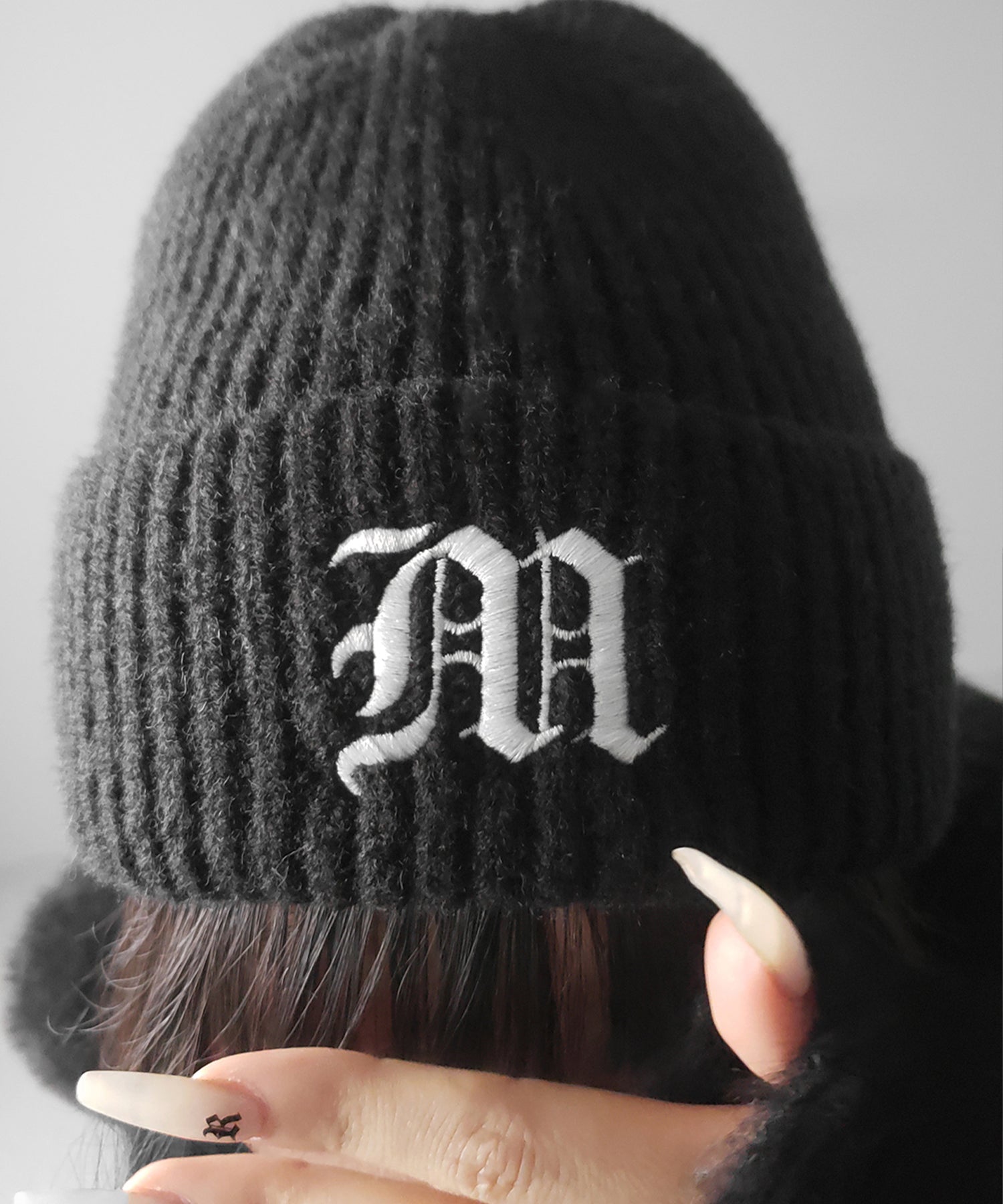 M LOGO 刺繍ニットビーニー ／ M logo embroidery knit beanie