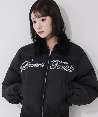 レタリングロゴ刺繍ショートパフダウンジャケット ／ lettering logo embroidery short puffer jacket